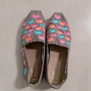NWOT Tom’s Elephant Hand Painted Artist Edition Shoes women’s 6.5